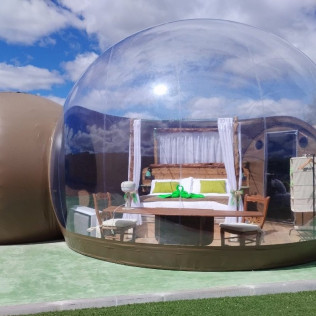 Escapada con Jacuzzi y Desayuno en una Suite Burbuja Privada de Cosmoveros (Muñoveros, Segovia)
