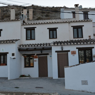 Escapada de 1 o 2 Noches con Desayuno en Casas Rurales - Casas Cueva El Mirador de Galera (Galera, Granada)