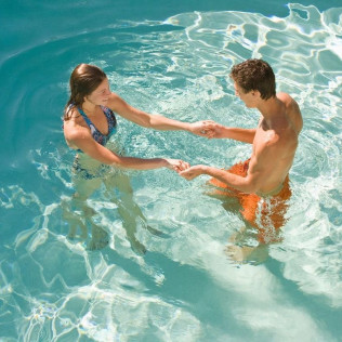 Day Pass: Acceso a Piscina en Rooftop, Cama Balinesa y Zona Solárium con Frutas y Champagne en InterContinental Barcelona 5* (Barcelona)