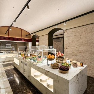 Day Pass: Circuito Spa, Masaje, Desayuno, Comida y Piscina en Hotel Catalonia Plaza Catalunya 4* (Barcelona)