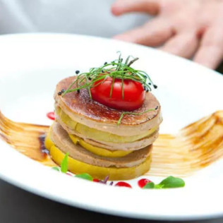 Day Pass de Verano: Circuito Spa, Acceso a la Piscina y Comida para dos en Hospes Palacio del Bailío 5* (Córdoba)