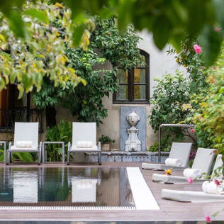 Day Pass de Verano: Circuito Spa, Acceso a la Piscina y Comida para dos en Hospes Palacio del Bailío 5* (Córdoba)