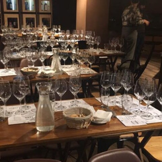 Degustación de 3 Copas de Vinos con 3 Tapas (Madrid)