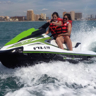 Alquiler Moto de Agua durante 1 hora con piscina Beach Club