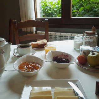 Escapada de 2 Noches con Desayuno en Posada el Hoyal (Pesaguero, Cantabria)