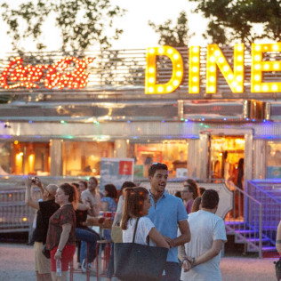 Cenas de Película: Entradas con Cena para dos al Autocine Madrid (Madrid)