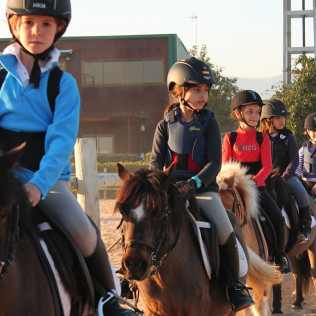 Clases de Equitación en Pony para Niños en La Finca Pony Club (Bétera, Valencia)