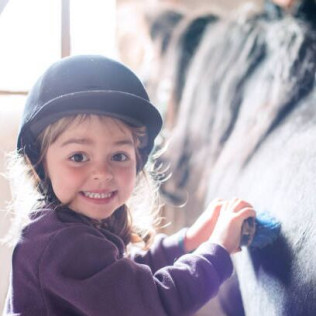 Clases de Equitación en Pony para Niños en La Finca Pony Club (Bétera, Valencia)