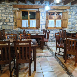 Escapada de 2 Noches con Bañera Hidromasaje y Cena en Hotel Rural El Rexacu (Bobia de Arriba, Asturias)