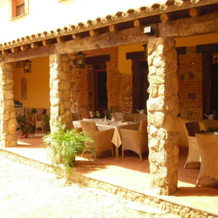 Escapada con Bañera Hidromasaje en Hotel Rural Cerro Príncipe (La Garrovilla, Badajoz)