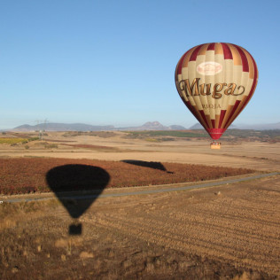 Escapada con Jacuzzi Privado, Cena y Paseo en Globo con Almuerzo y Cava Riojano (La Rioja)