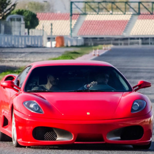 Escapada con Spa en Hotel 4* y Conducir un Ferrari (Valencia)