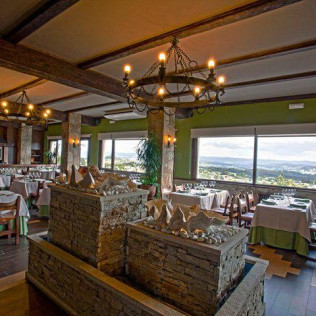 Escapada de 2 noches en Suite Junior con Bañera Hidromasaje, Cava, Bombones y Cena en Hotel Os Olivos 3*S (A Coruña)