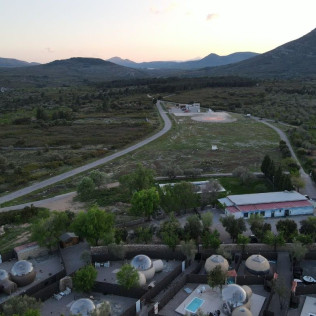 Escapada en Bubble Presidencial con Jacuzzi Privado y Desayuno en Zielo de Levante (Tírig, Castellón)