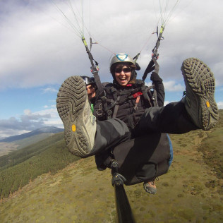 Escapada en una Cabaña en el Árbol y Vuelo en Parapente (Madrid)