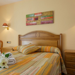 Escapada de 2 Noches con Cena en Hostal Casa Ramón (Quintanar de la Sierra, Burgos)
