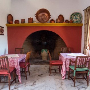 Escapada de 2 Noches con Cena en Hotel Bodega El Moral 4* y Visita guiada a Bodega las Encomiendas (Ribera del Fresno, Badajoz)