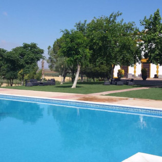Escapada de 2 Noches con Cena en Hotel Bodega El Moral 4* y Visita guiada a Bodega las Encomiendas (Ribera del Fresno, Badajoz)