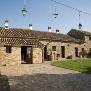 Escapada de 2 Noches con Cena en Hotel Rural Soterraña (Madroñera, Cáceres)
