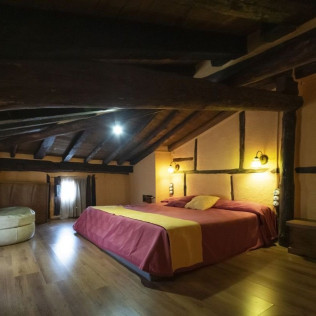 Escapada con Cena en Casa Rural El Atroje y Visita a Viñedos y Bodega Vera de Estenas con Cata y Aperitivos para dos (Cuenca / Valencia)