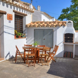 Escapada con Cena en Casa Rural El Atroje y Visita a Viñedos y Bodega Vera de Estenas con Cata y Aperitivos para dos (Cuenca / Valencia)