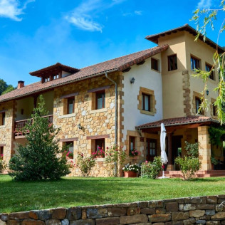 Escapada de Fin de Semana con Bañera Hidromasaje y Visita a Bodega en Posada el Hoyal (Pesaguero, Cantabria)
