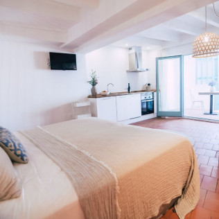 Escapada de 2 Noches en el Hostal Ses Negres (Begur, Girona)