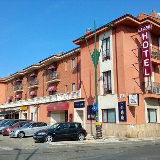 Escapada con Desayuno en Hotel Alfageme (Trobajo del Camino, León)