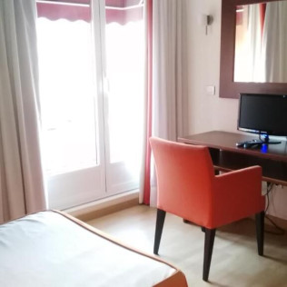 Escapada con Desayuno en Hotel Alfageme (Trobajo del Camino, León)