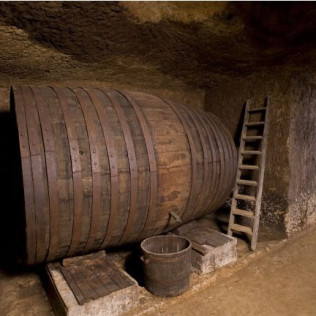 Escapada con Desayuno en Hotel Alfageme y Visita a Bodega Pardevalles con Cata de Vinos para dos (León)