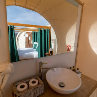 Noche bajo las Estrellas: Escapada con Jacuzzi Privado en Hotel Zielo Las Beatas (Villahermosa, Ciudad Real)