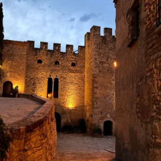 Escapada con Cena en Montsonís Medieval Resort (Lleida)