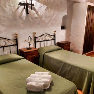Escapada con Desayuno en La Posada La Plaza (Canillas de Albaida, Málaga)