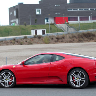Escapada Relax con Spa en Hotel 4* y Conducir un Ferrari en Carretera (Madrid)