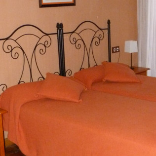 Escapada Romántica con Bañera Hidromasaje y Cena para dos en Hotel Rural La Sinforosa 4* (Badajoz)