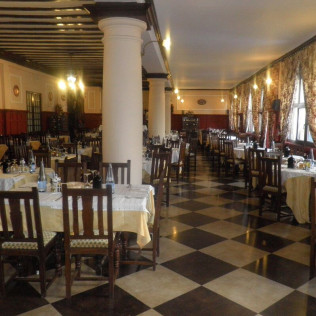 Escapada Romántica con Piscina Termal y Cena para dos en Hotel Balneario de Corconte (Burgos)