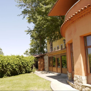 Escapada Romántica con Comida y Circuito Termal en Balneario de Almeida La Dama Verde 3* (Zamora)