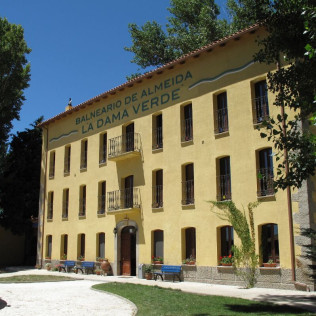 Escapada Romántica con Comida y Circuito Termal en Balneario de Almeida La Dama Verde 3* (Zamora)