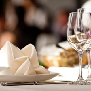 Escapada Romántica con Cena en El Palacete del Obispo 4* (Quintanilla San García, Burgos)