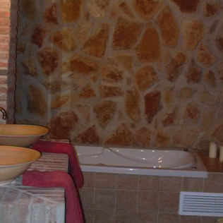 Escapada Romántica con Bañera de Hidromasaje, Cena y Vuelo en Globo para dos (Badajoz)