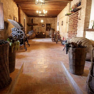 Escapada en Casa Rural & Spa La Graja y Visita Bodegas a Bodegas Pablo Morate, Museo del Vino y Cata para dos (Madrid)