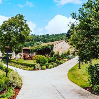 Escapada Rural con Piscina Climatizada, Jacuzzi y Desayuno en Casa con Encanto O Refuxio (Vila de Cruces, Pontevedra)