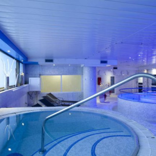 Escapada con Spa y Comida o Cena en Olympia Hotel, Events & Spa 4* y Conducir un Ferrari (Valencia)
