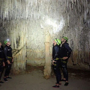 Espeleología en Cueva Marina y Rápel cerca de Cala Romántica (Mallorca)