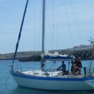 Excursión en Catamarán Exclusivo con Puesta de Sol y Aperitivo para dos (Fornells, Menorca)