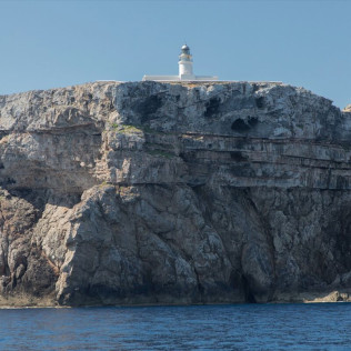 Excursión Compartida en Velero para Ver la Puesta de Sol (Fornells, Menorca)