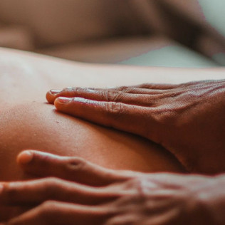 Jacuzzi Privado y Masaje a elegir para dos en Jamu Rituals Spa & Massage (Barcelona)