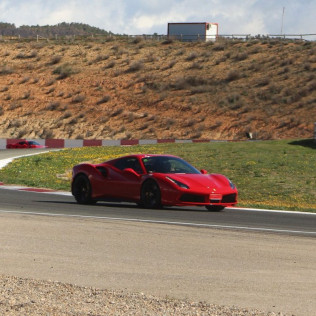 Ferrari en Carretera y Circuito Spa en Hotel Balneario Blancafort 4* (Barcelona)