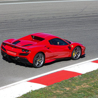 Ferrari en Carretera y Circuito Spa en Hotel Balneario Blancafort 4* (Barcelona)