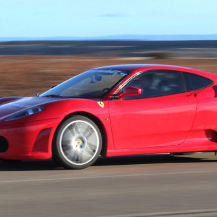 Ferrari en Carretera (Vic, Barcelona)